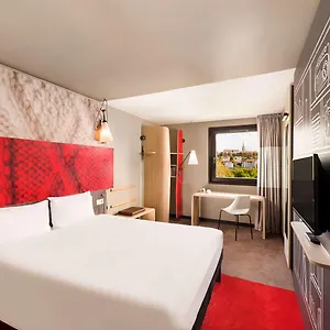 Ibis Castle Hill מלון