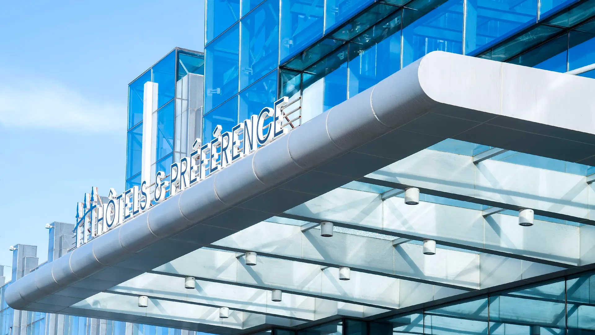 Hotels & Preference Hualing טביליסי